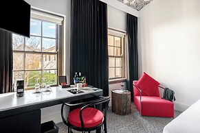 Peppers Gallery Hotel Canberra