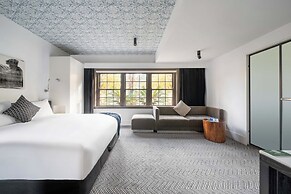 Peppers Gallery Hotel Canberra
