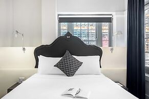Peppers Gallery Hotel Canberra