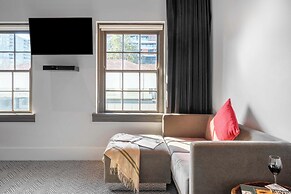 Peppers Gallery Hotel Canberra