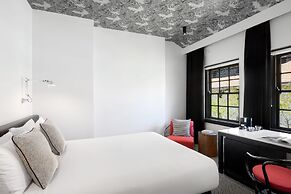 Peppers Gallery Hotel Canberra