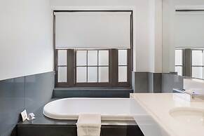 Peppers Gallery Hotel Canberra
