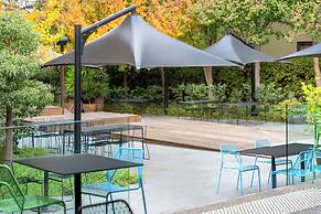 Peppers Gallery Hotel Canberra