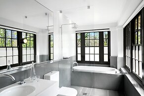 Peppers Gallery Hotel Canberra
