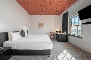 Peppers Gallery Hotel Canberra