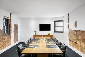 Peppers Gallery Hotel Canberra