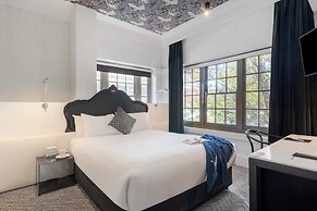 Peppers Gallery Hotel Canberra