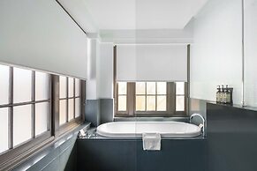 Peppers Gallery Hotel Canberra