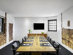 Peppers Gallery Hotel Canberra