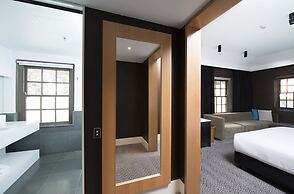 Peppers Gallery Hotel Canberra