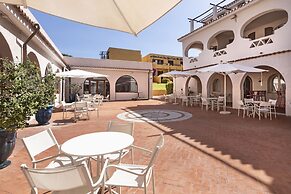 Blu Hotel Laconia Village