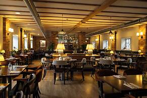 Tewinbury Farm Hotel