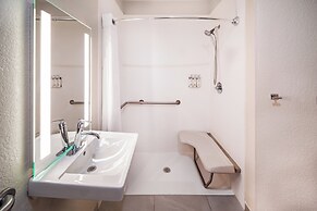 Candlewood Suites Fayetteville – University of Arkansas by IHG