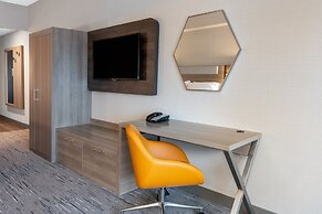 Holiday Inn Express & Suites Vaughan-Southwest