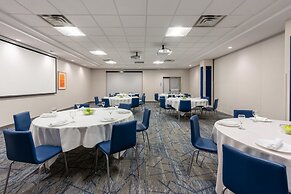 Holiday Inn Express & Suites Vaughan-Southwest