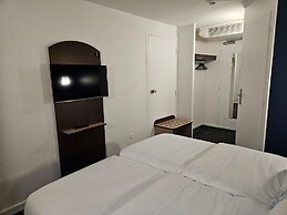 Kyriad NIORT - Espace Mendes-France