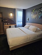 Kyriad NIORT - Espace Mendes-France