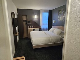 Kyriad NIORT - Espace Mendes-France