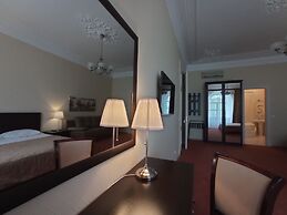 Sonata at Palace Square