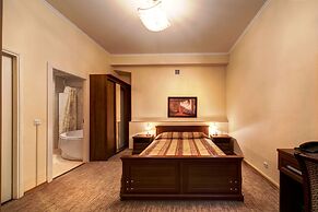 Sonata at Palace Square