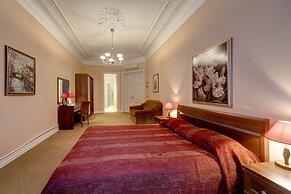 Sonata at Palace Square