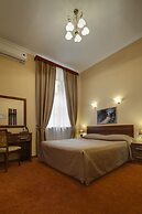 Sonata at Palace Square