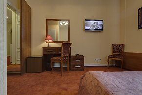 Sonata at Palace Square