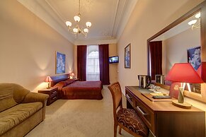 Sonata at Palace Square