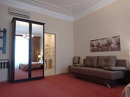 Sonata at Palace Square