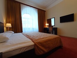 Sonata at Palace Square