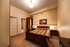 Sonata at Palace Square