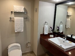 St Isidro Suites Corporate Housing SPA & Wellness Center