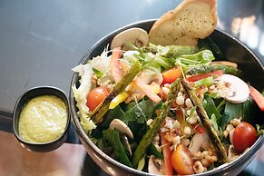 St Isidro Suites Corporate Housing SPA & Wellness Center