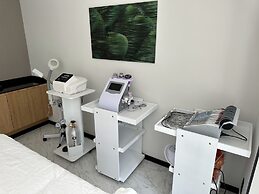 St Isidro Suites Corporate Housing SPA & Wellness Center