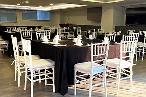 St Isidro Suites Corporate Housing SPA & Wellness Center