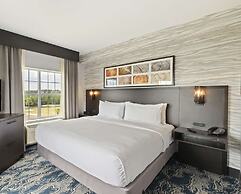 DoubleTree by Hilton Front Royal Blue Ridge Shadows