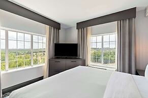 DoubleTree by Hilton Front Royal Blue Ridge Shadows