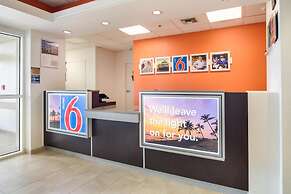 Motel 6 Lemoore, CA