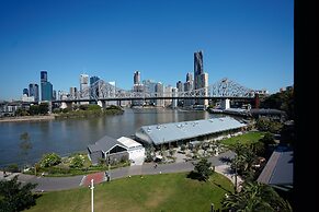 Central Brunswick Apartment Hotel