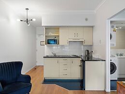 Central Brunswick Apartment Hotel