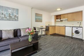 Central Brunswick Apartment Hotel