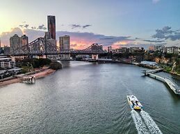 Central Brunswick Apartment Hotel