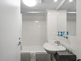 Central Brunswick Apartment Hotel