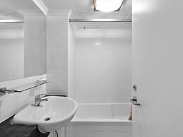 Central Brunswick Apartment Hotel