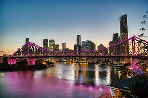 Central Brunswick Apartment Hotel