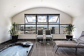 Central Brunswick Apartment Hotel