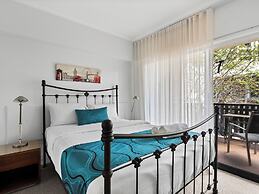 Central Brunswick Apartment Hotel