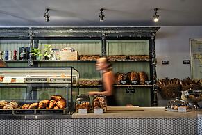 Central Brunswick Apartment Hotel