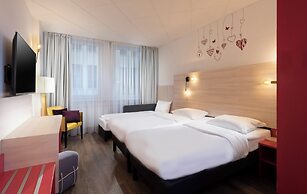 greet Berlin Alexanderplatz