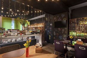 greet Berlin Alexanderplatz